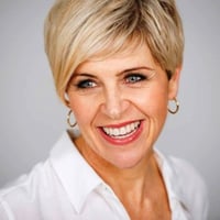 Amanda Armstrong photo